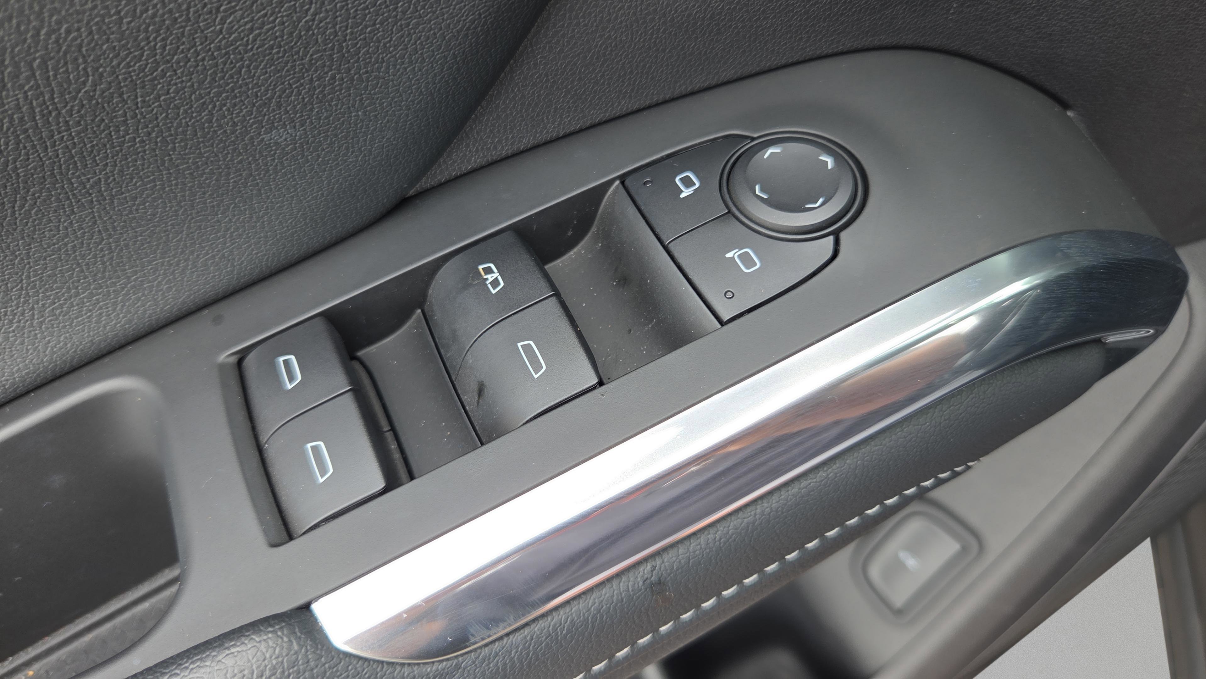 Used 2025 Chevrolet Traverse LT w/ Driver Confidence Package FWD image 27