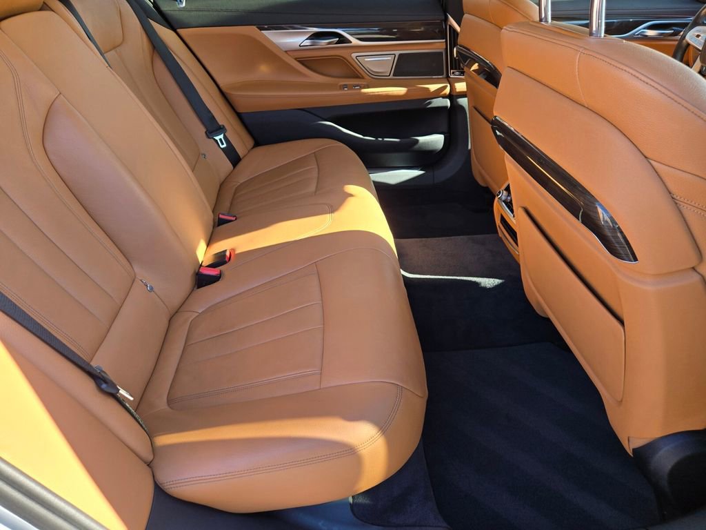 Used 2020 BMW 740i RWD image 18