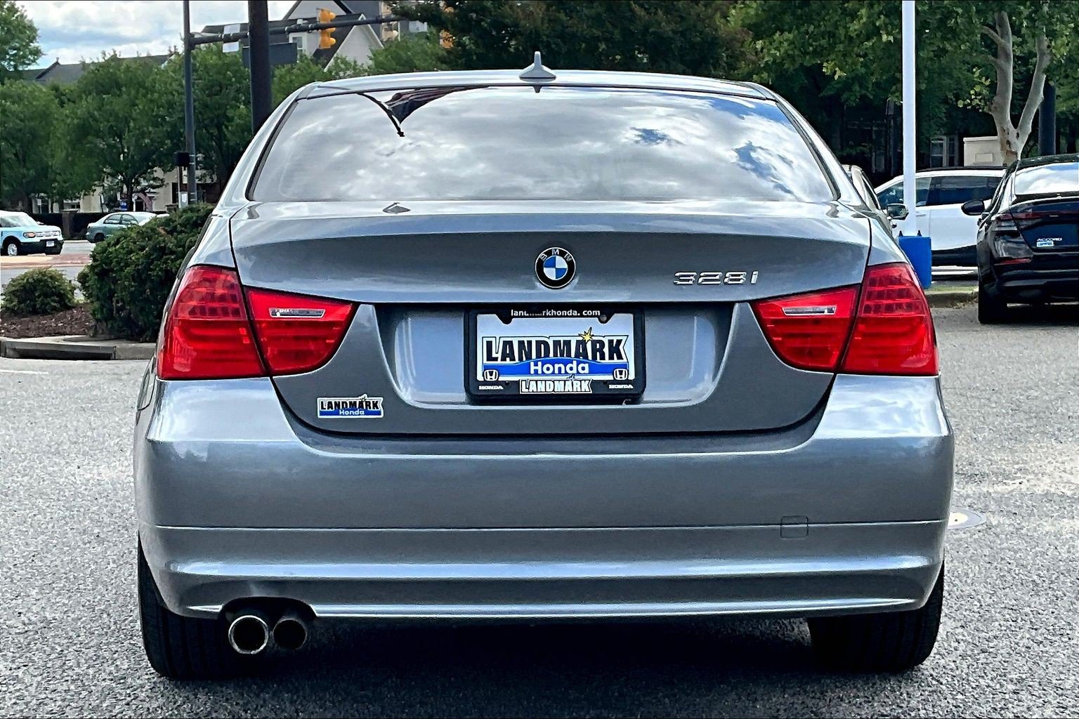 Used 2011 BMW 328i xDrive Sedan AWD/4WD image 4