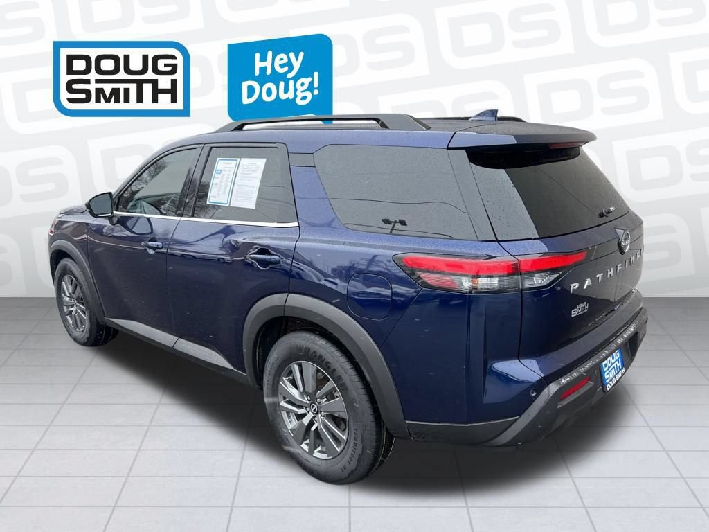 Used 2022 Nissan Pathfinder SV AWD/4WD image 3