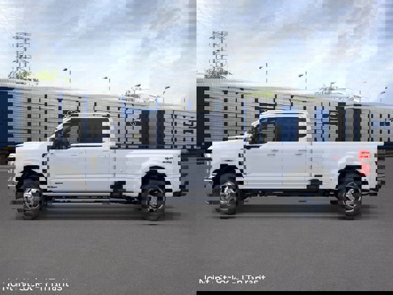 New 2026 Ford F350 4x4 Crew Cab DRW Super Duty image 3