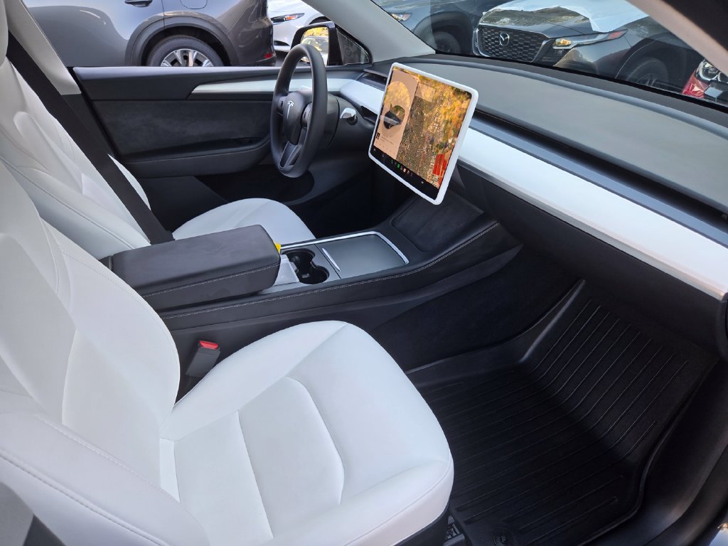 Used 2024 Tesla Model Y Long Range AWD/4WD image 17