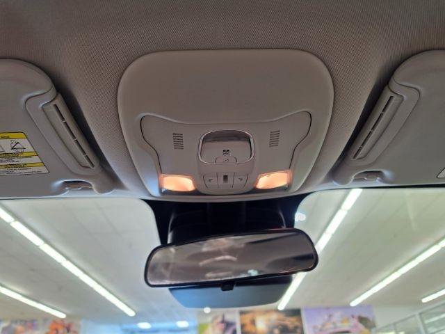 Used 2016 Jeep Renegade Latitude FWD image 29