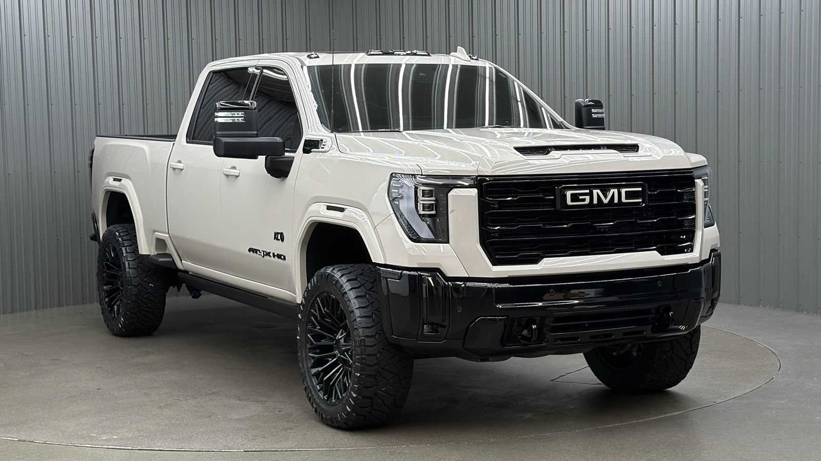 Used 2026 GMC Sierra 2500 AT4X w/ LPO, Black Badging Package AWD/4WD image 7