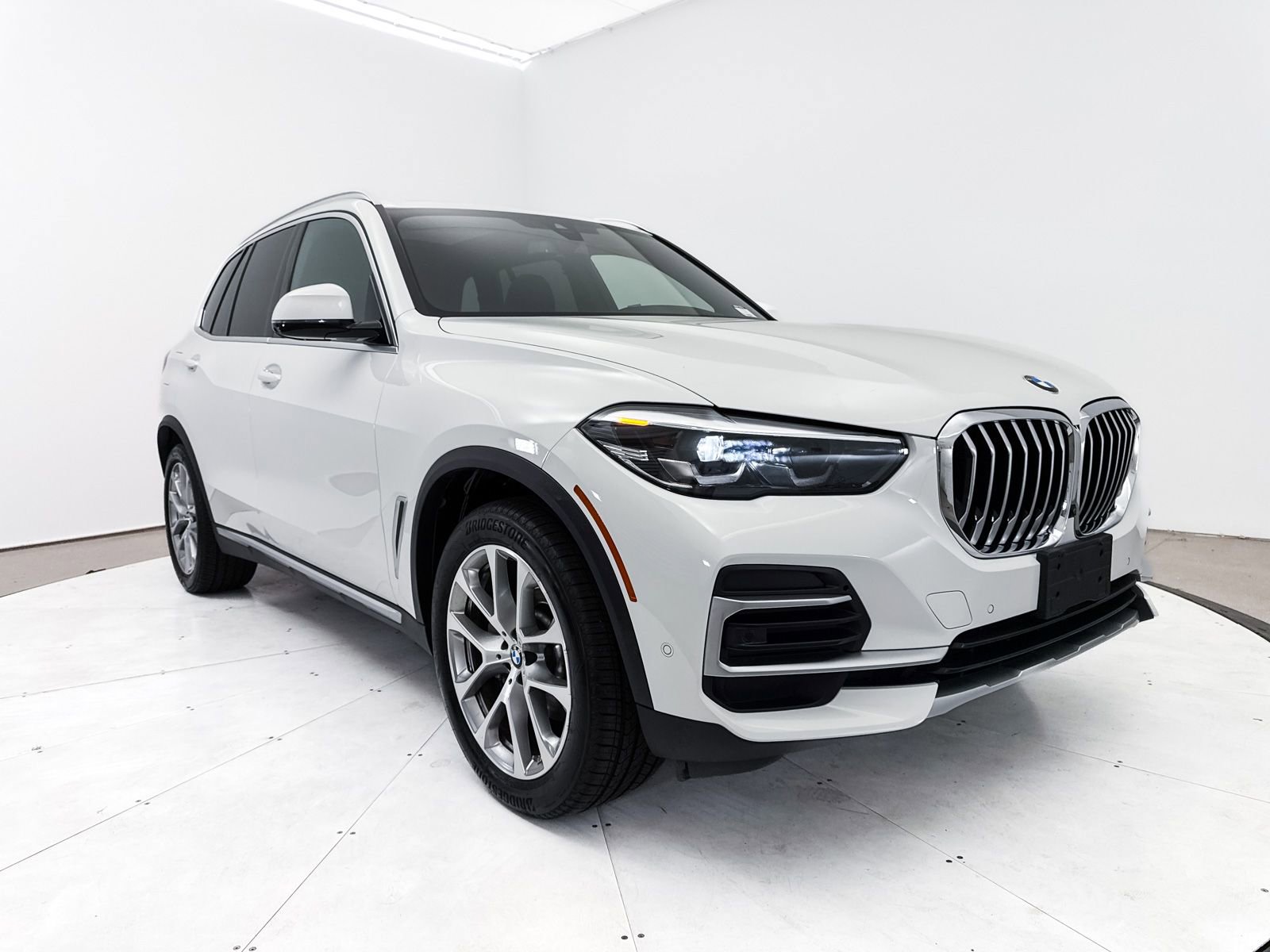 Used 2022 BMW X5 xDrive40i w/ Premium Package AWD/4WD image 14