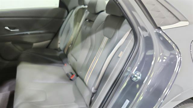 Used 2025 Hyundai Elantra SEL FWD image 24