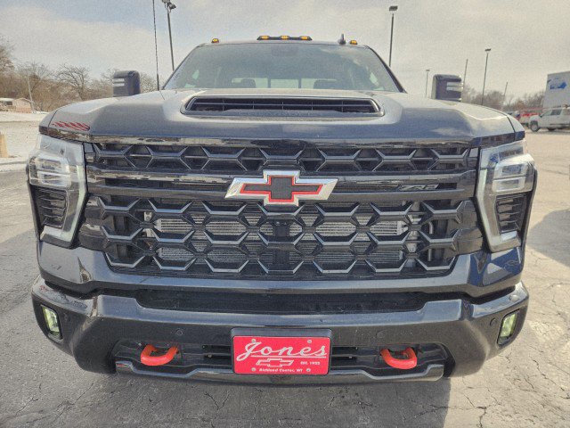 Used 2025 Chevrolet Silverado 2500 ZR2 w/ Technology Package image 8