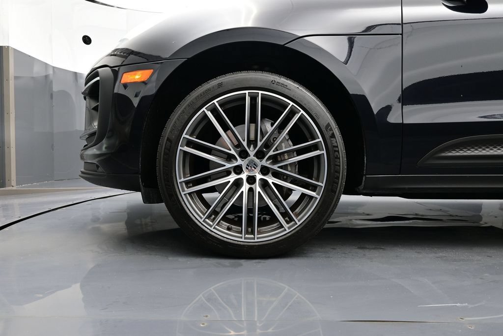 Certified 2023 Porsche Macan AWD/4WD image 6