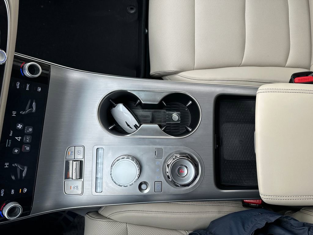 Used 2026 Genesis GV70 2.5T Select image 12