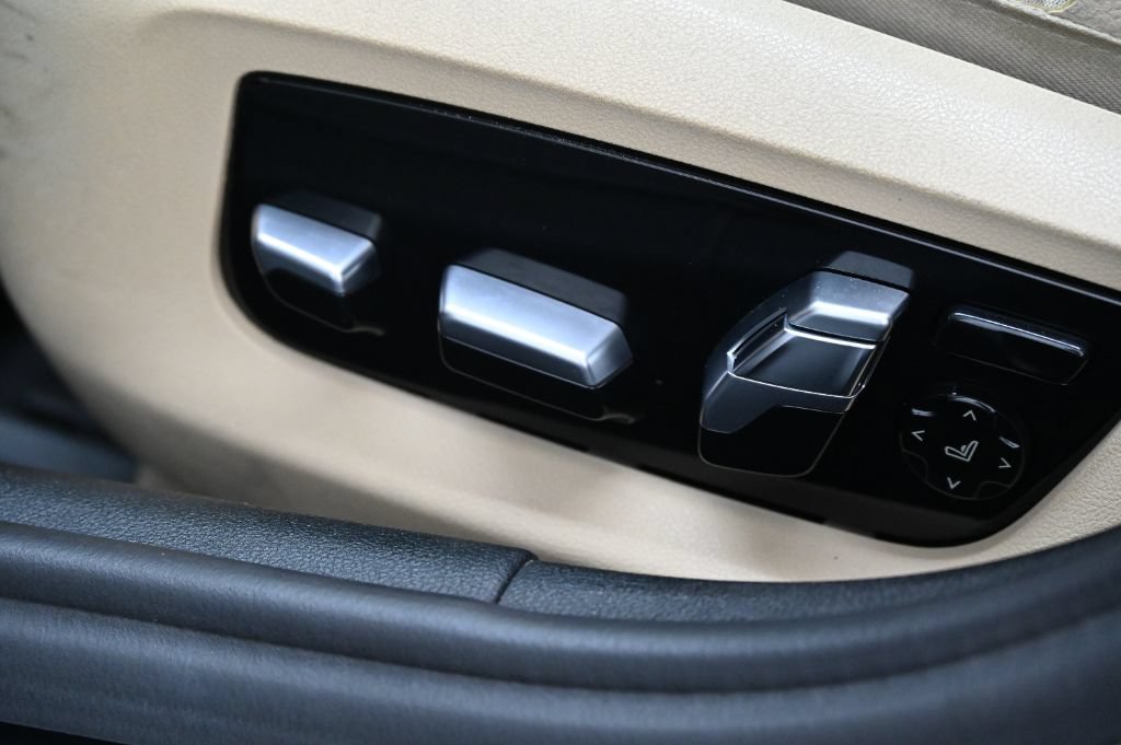Used 2017 BMW 540i xDrive AWD/4WD image 19