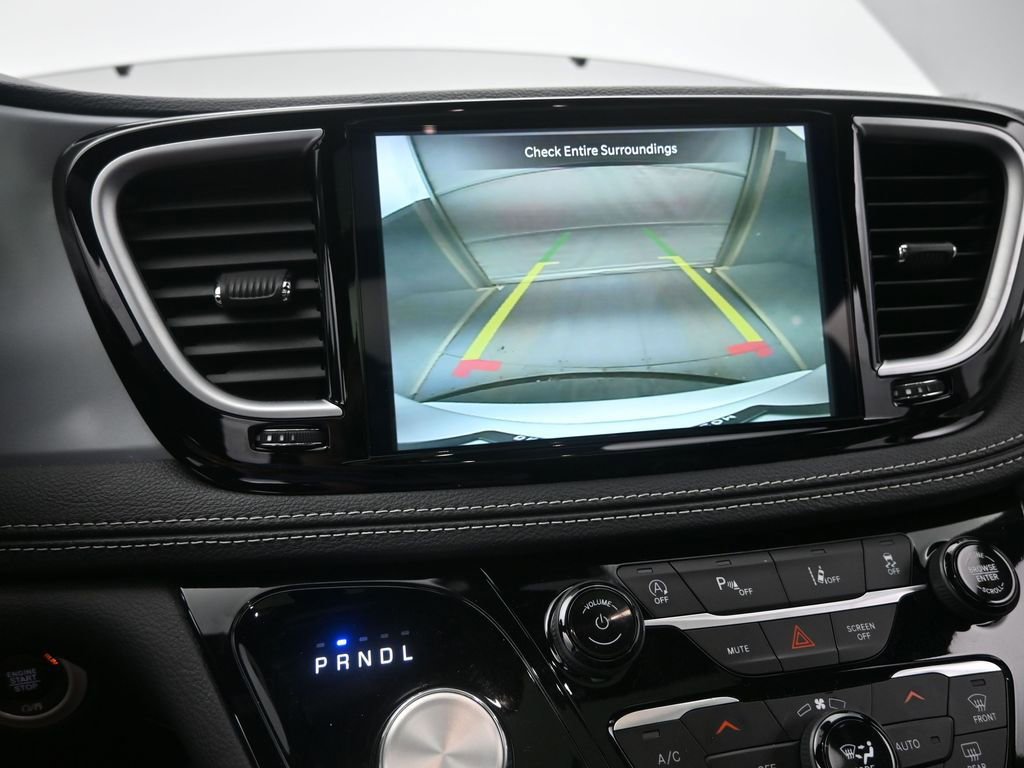 Used 2025 Chrysler Pacifica Limited image 35