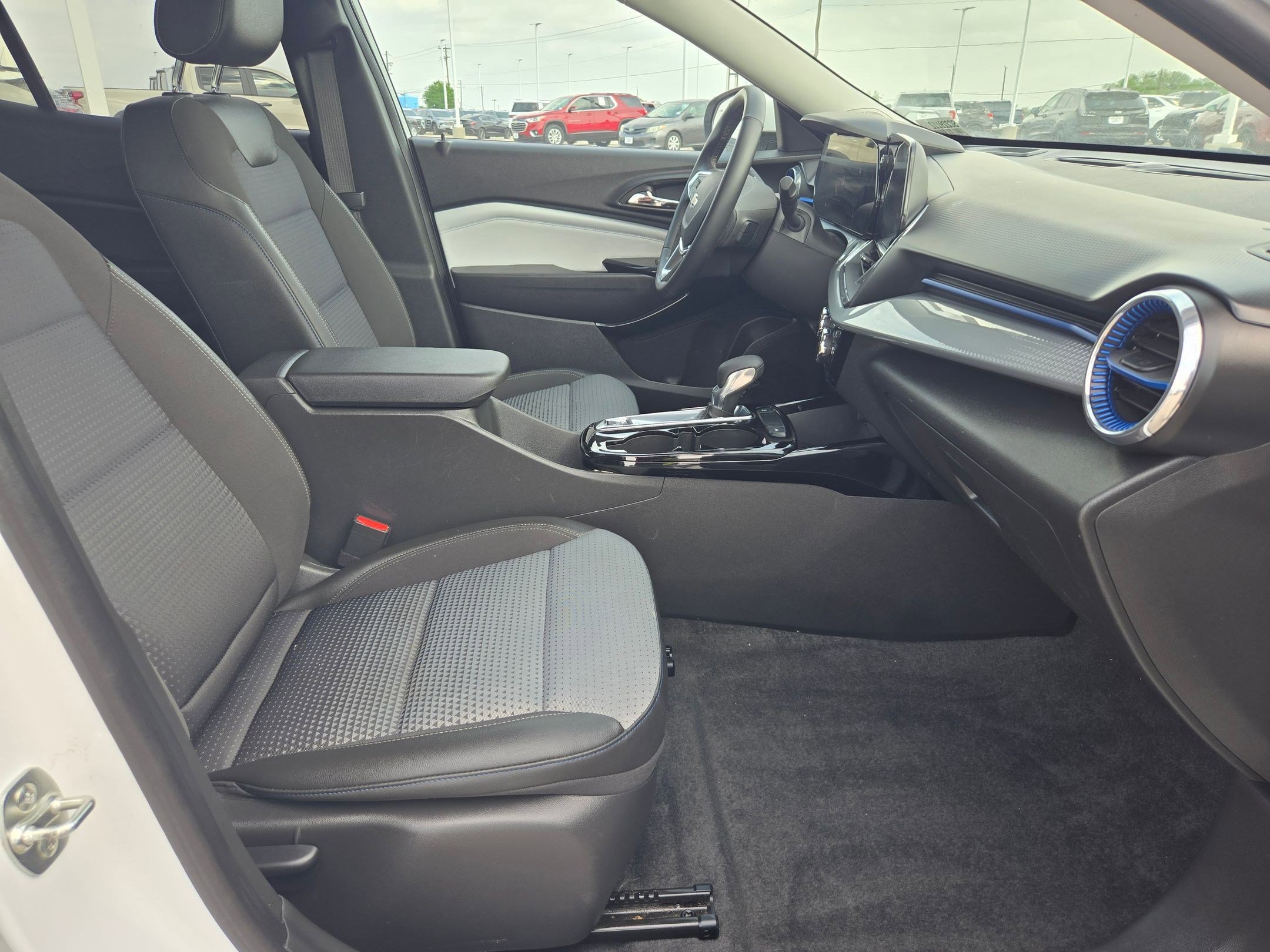 Certified 2025 Chevrolet Trax LT w/ Driver Confidence Package FWD image 18
