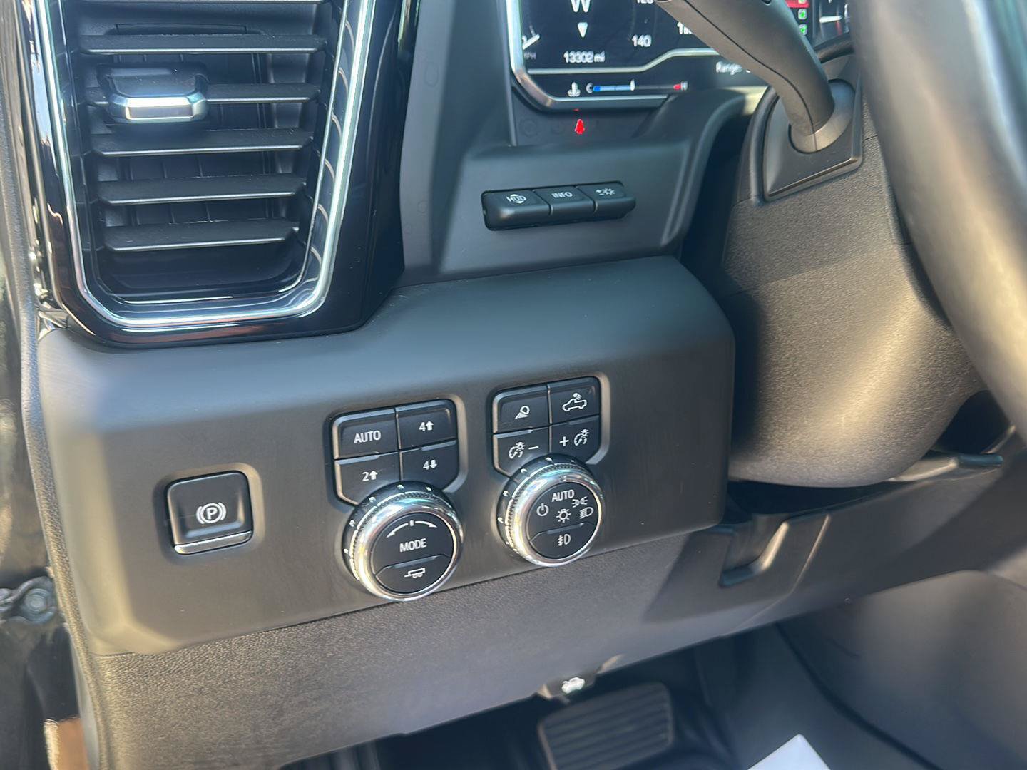 Used 2025 GMC Sierra 3500 Denali Ultimate AWD/4WD image 29