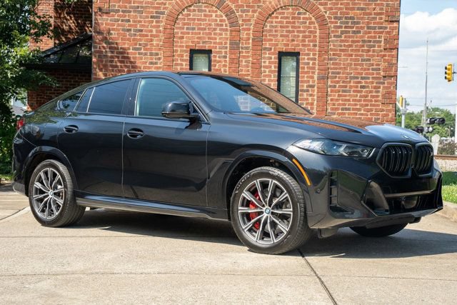Used 2024 BMW X6 M60i AWD/4WD image 3