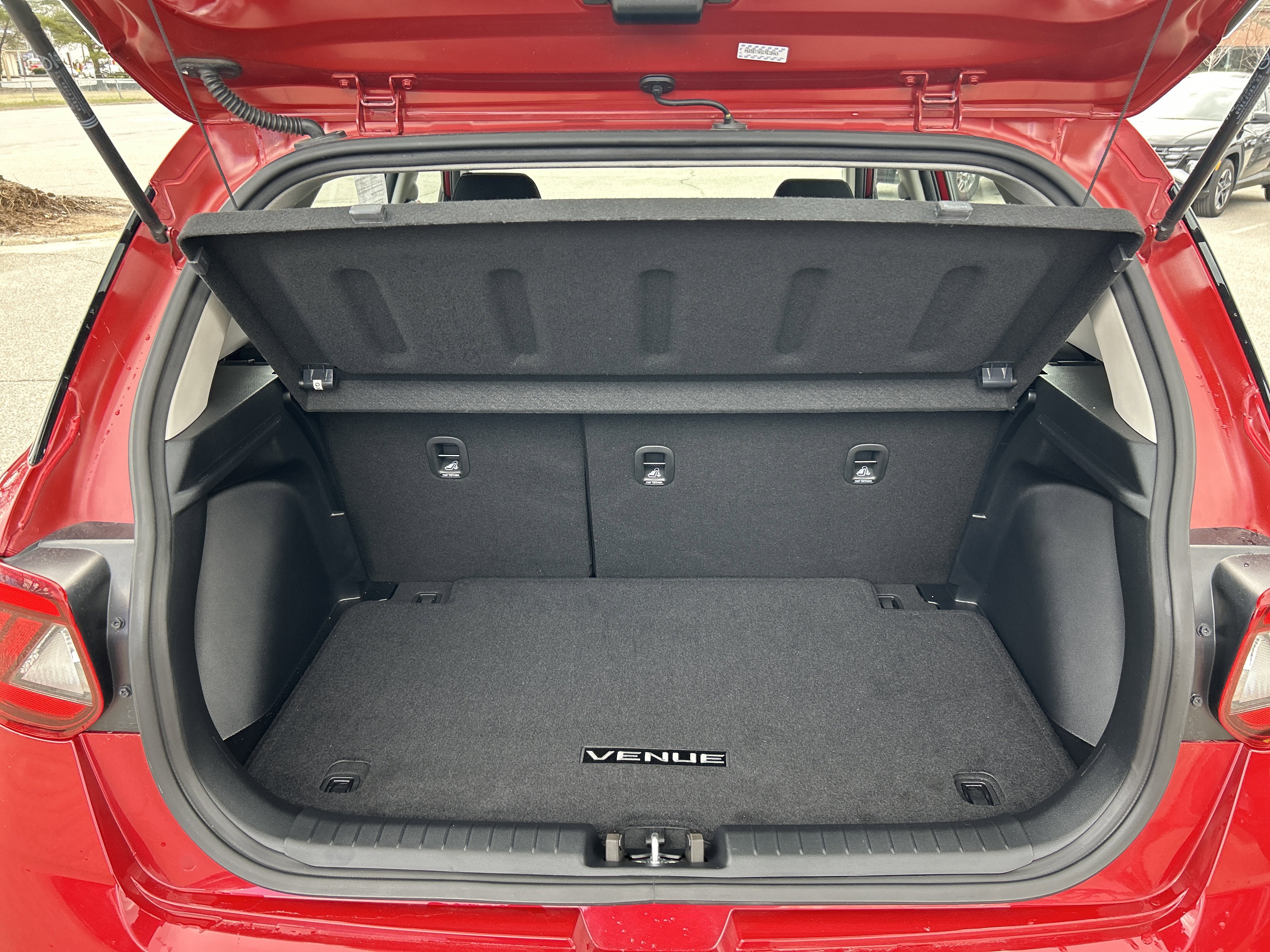 Used 2022 Hyundai Venue SEL image 17