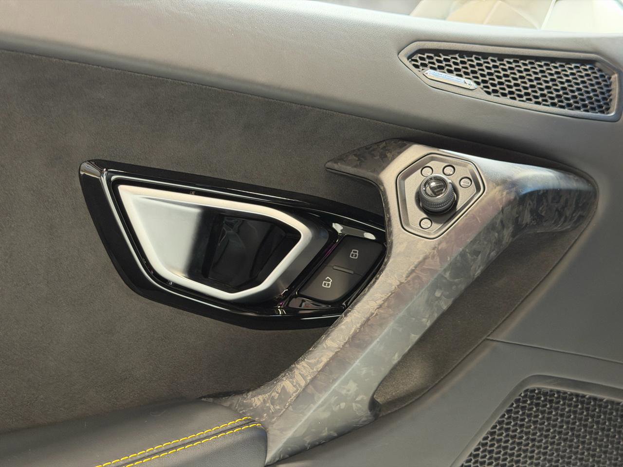Used 2022 Lamborghini Huracan EVO image 16