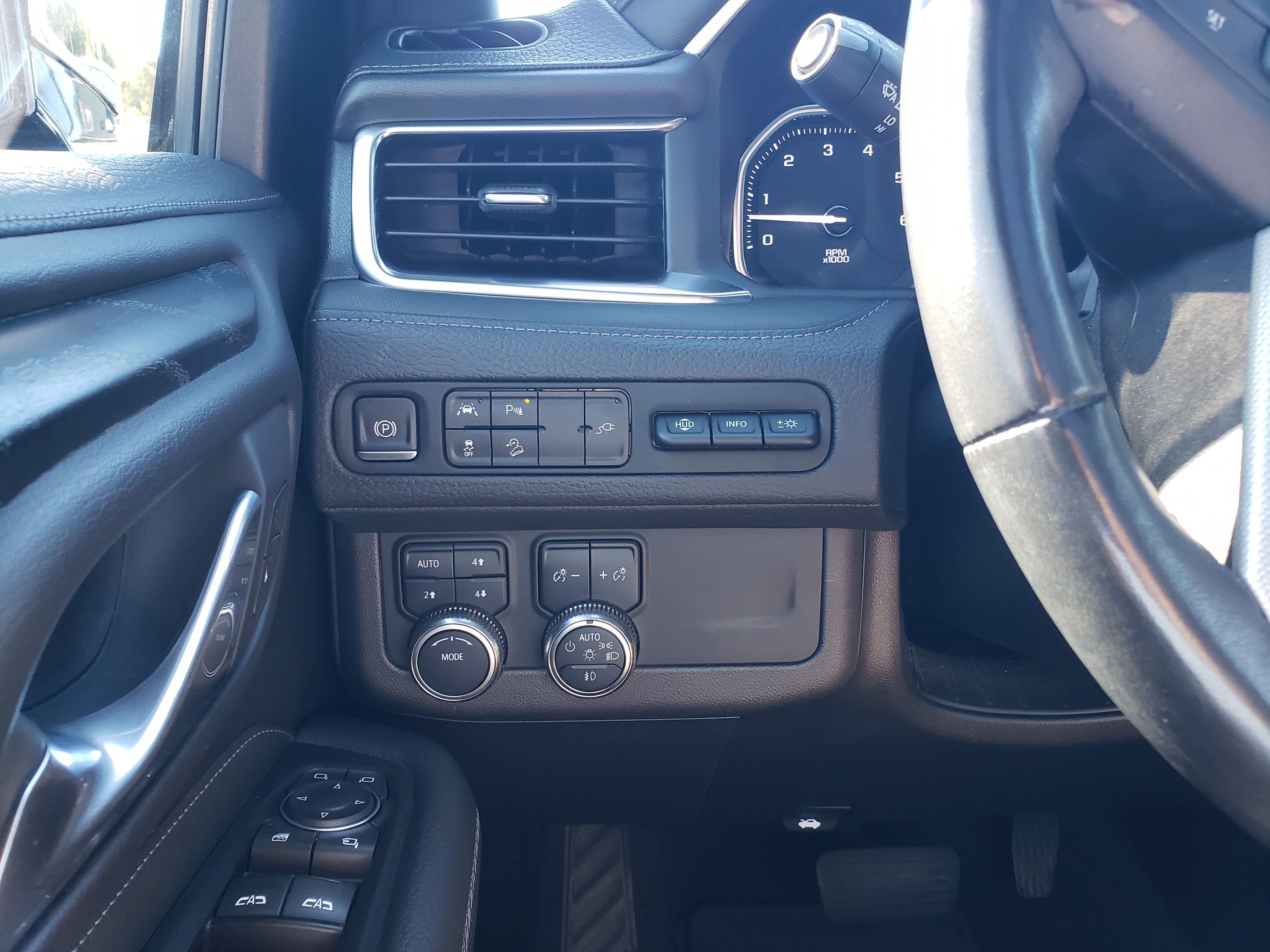 Used 2021 GMC Yukon XL Denali AWD/4WD image 16