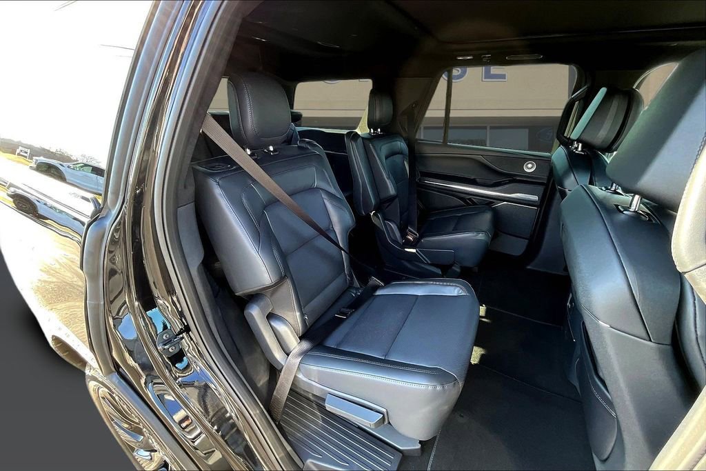 New 2026 Lincoln Navigator Reserve w/ Jet Appearance Package image 10