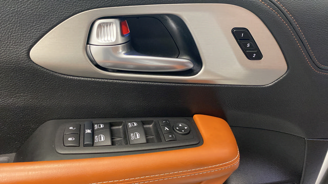 Used 2024 Chrysler Pacifica Pinnacle FWD image 23