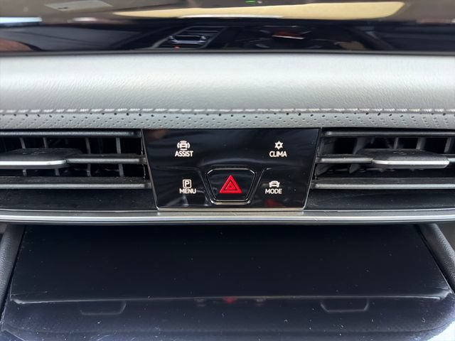 Used 2024 Volkswagen Atlas Peak Edition SE AWD/4WD image 14