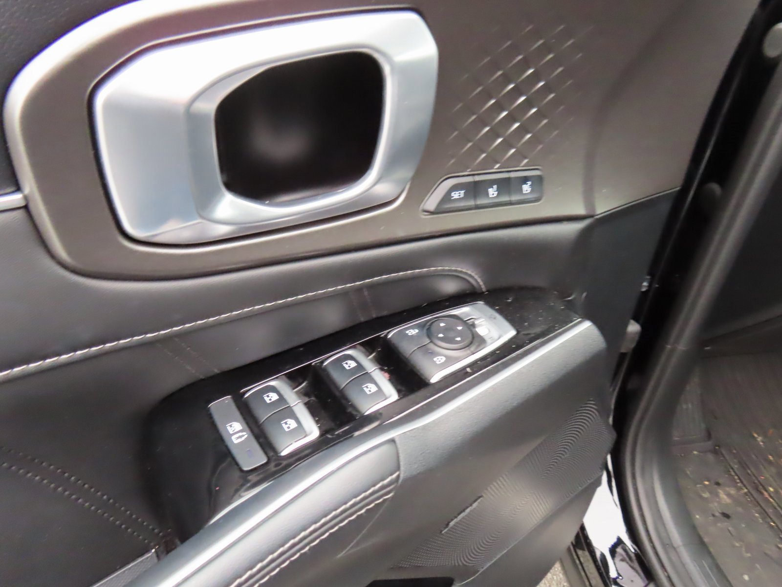 Used 2023 Kia Sorento SX image 11