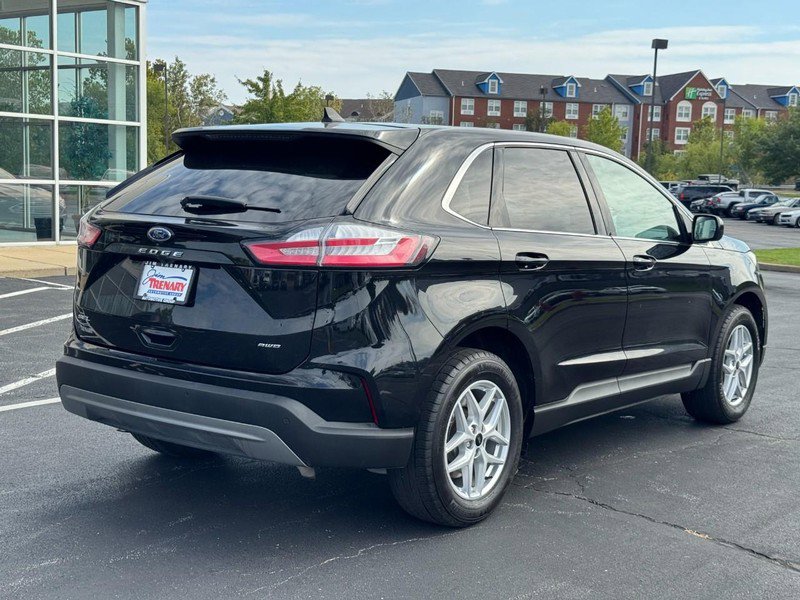 Used 2024 Ford Edge SEL image 3