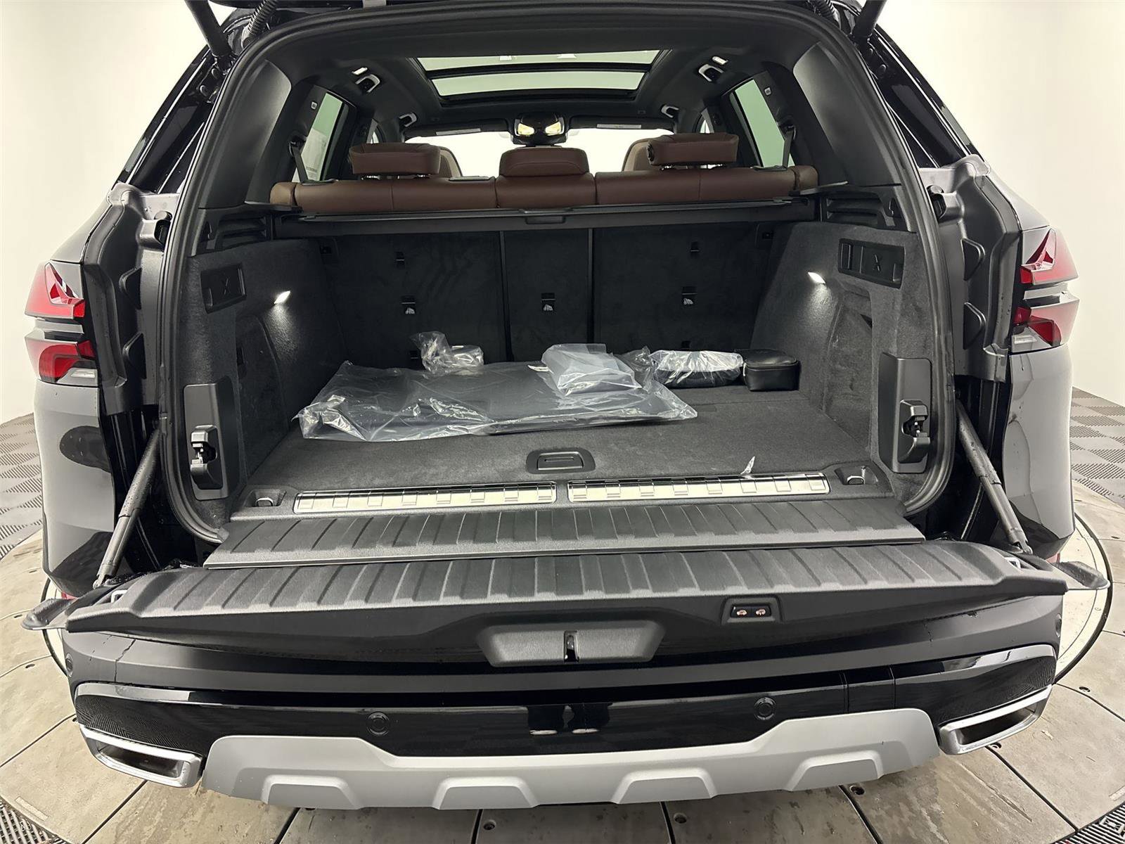 New 2026 BMW X5 xDrive50e w/ Climate Comfort Package image 21