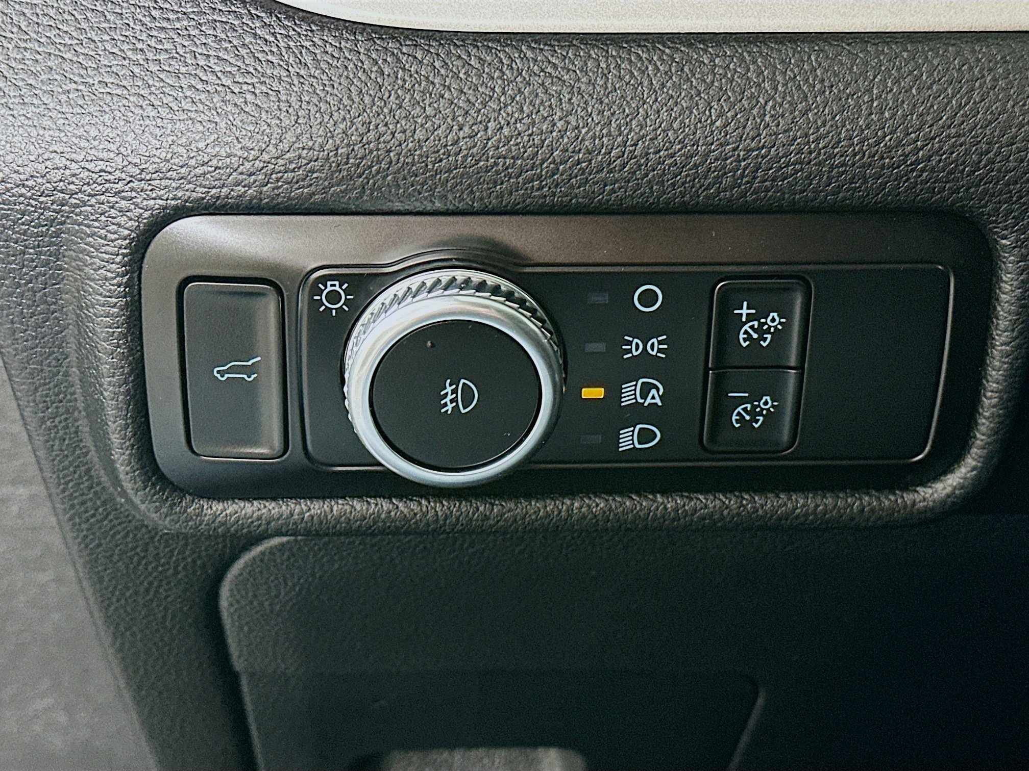 Used 2023 Ford Explorer XLT w/ Equipment Group 202A image 17