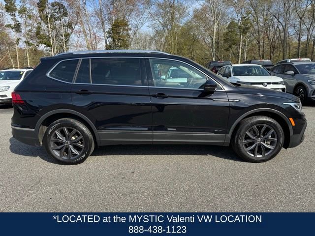 Certified 2022 Volkswagen Tiguan SE w/ Panoramic Sunroof Package AWD/4WD image 4