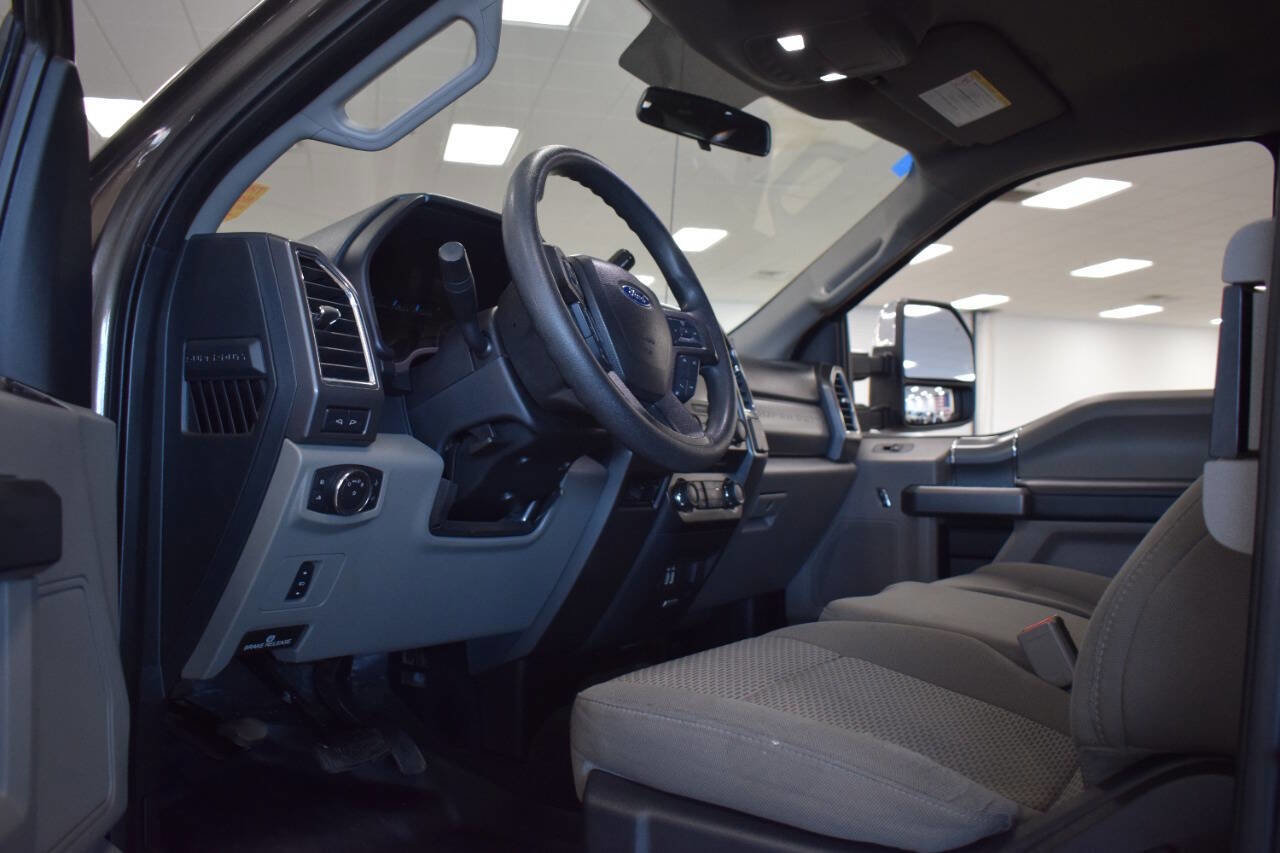 Used 2017 Ford F350 XLT w/ XLT Premium Package image 39