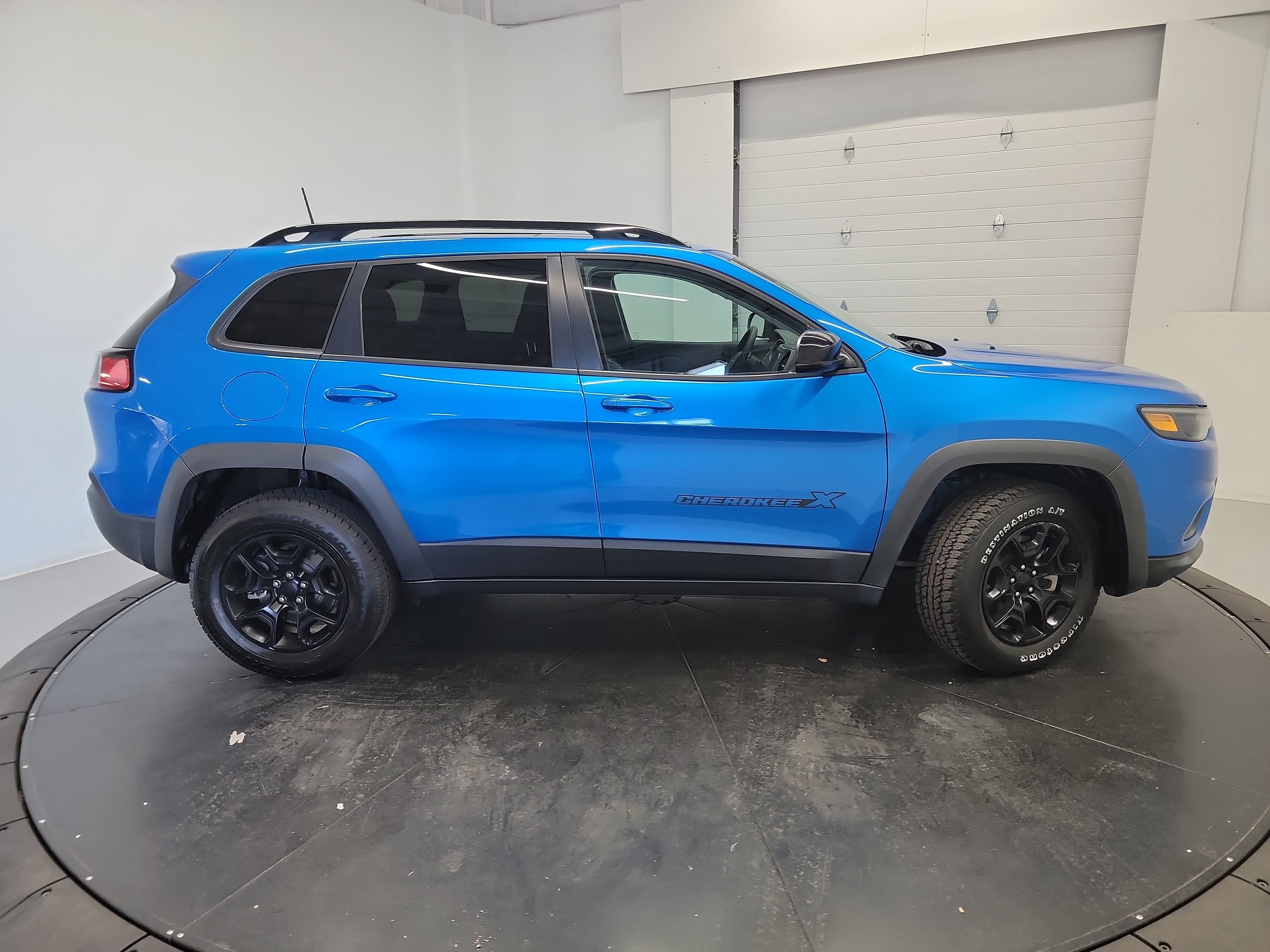 Used 2022 Jeep Cherokee Latitude w/ Sun & Sound Group AWD/4WD image 11
