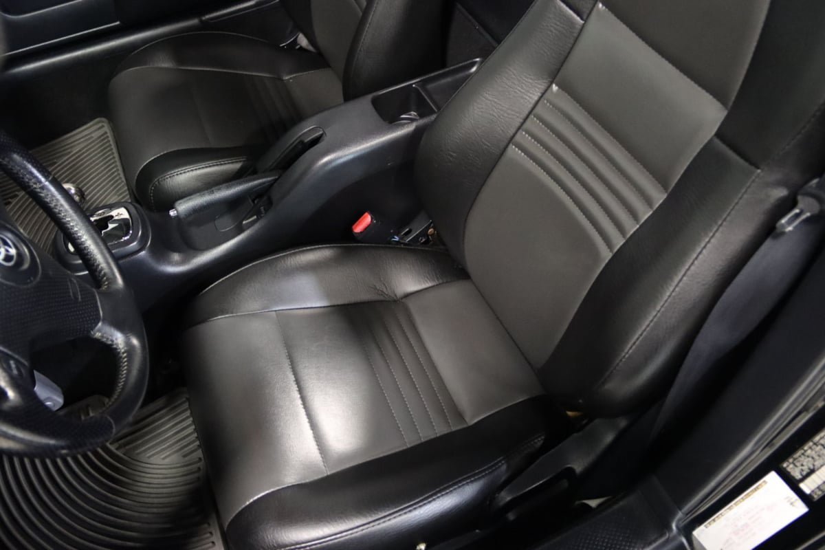 Used 2004 Toyota MR2 RWD image 42