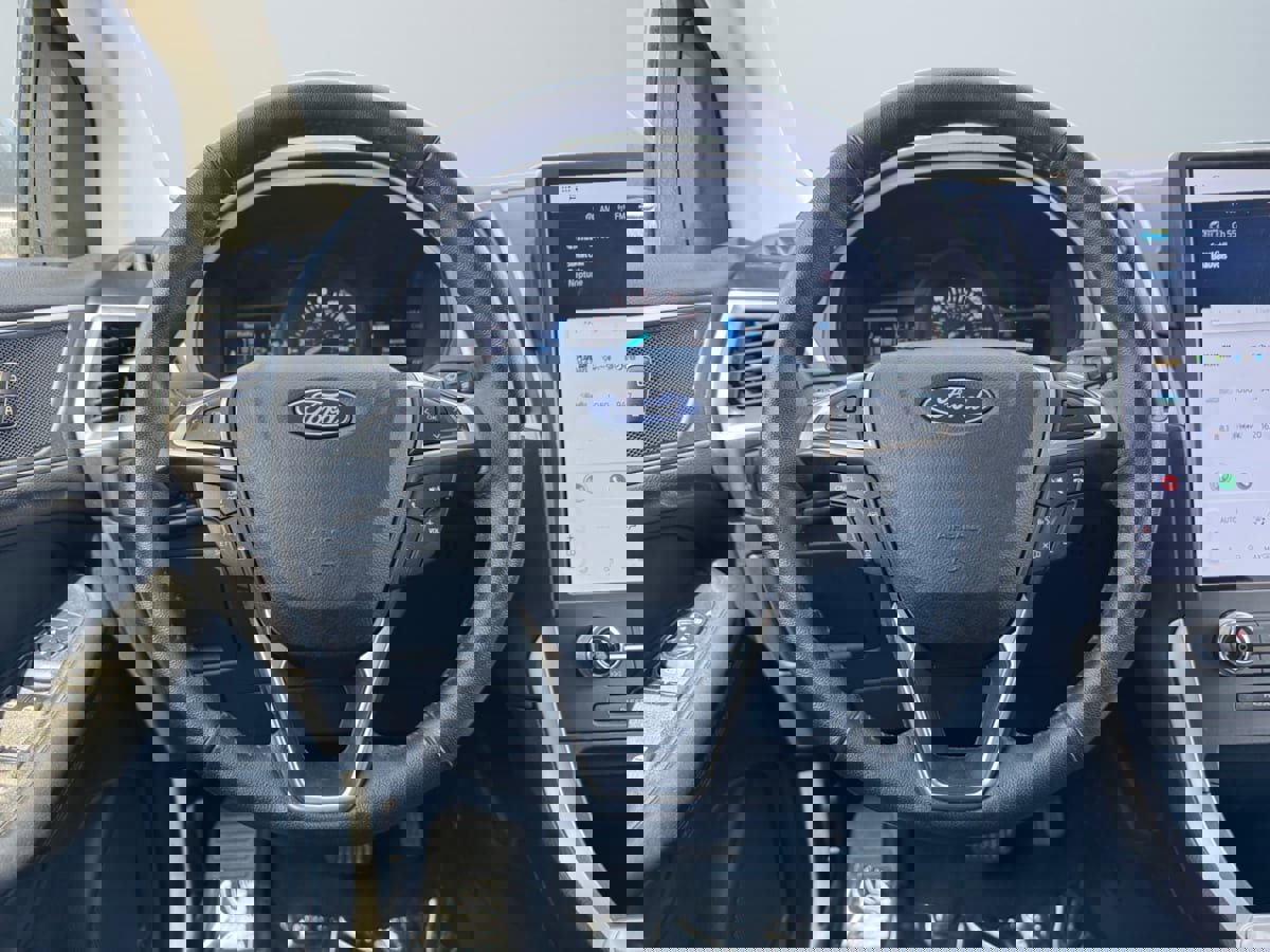 Used 2024 Ford Edge SEL image 12