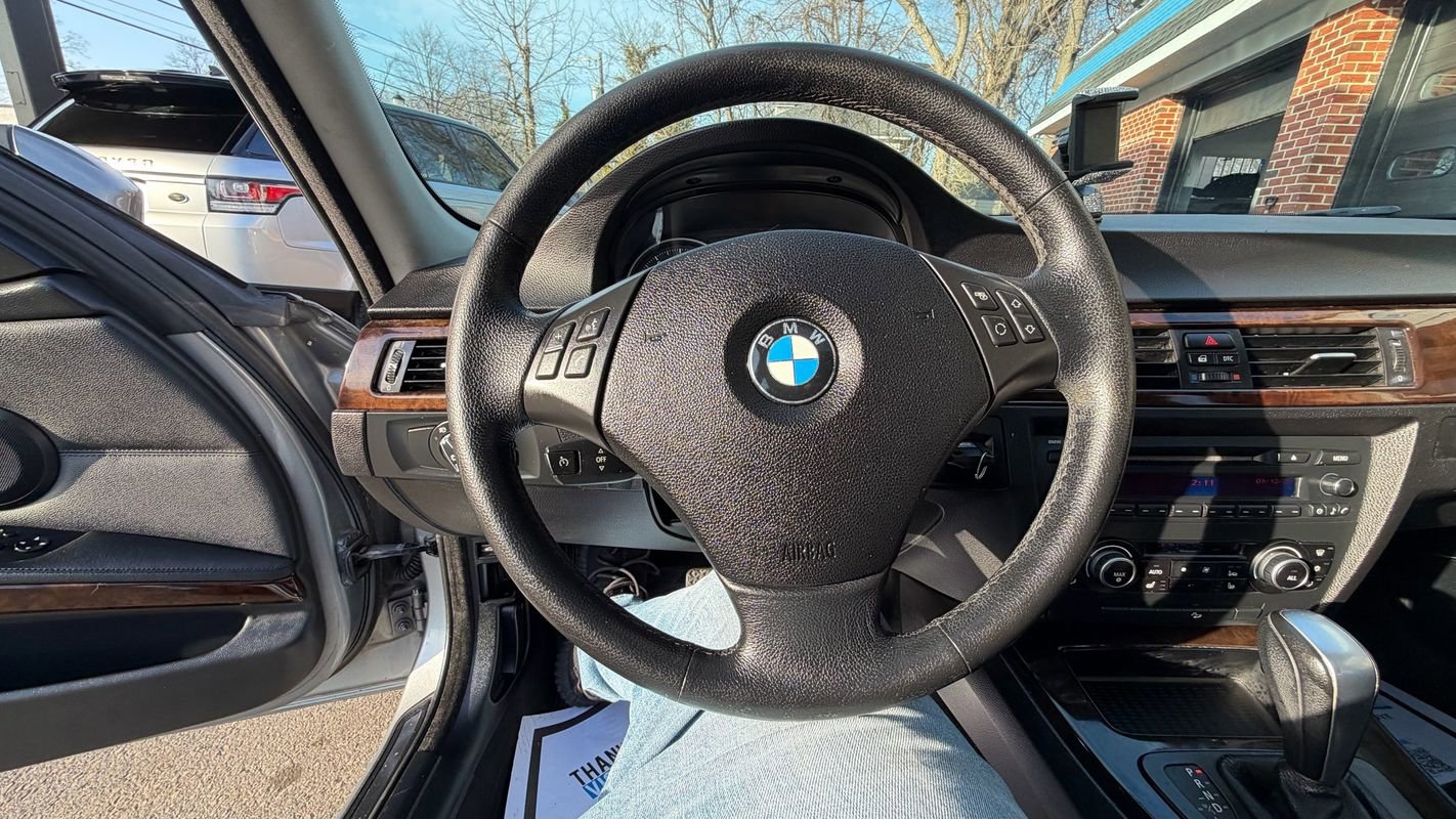 Used 2010 BMW 328i xDrive Sedan w/ Premium Pkg AWD/4WD image 12