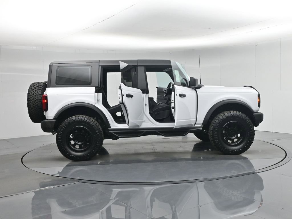 New 2025 Ford Bronco Base image 4