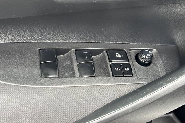 Used 2021 Toyota Corolla LE image 12