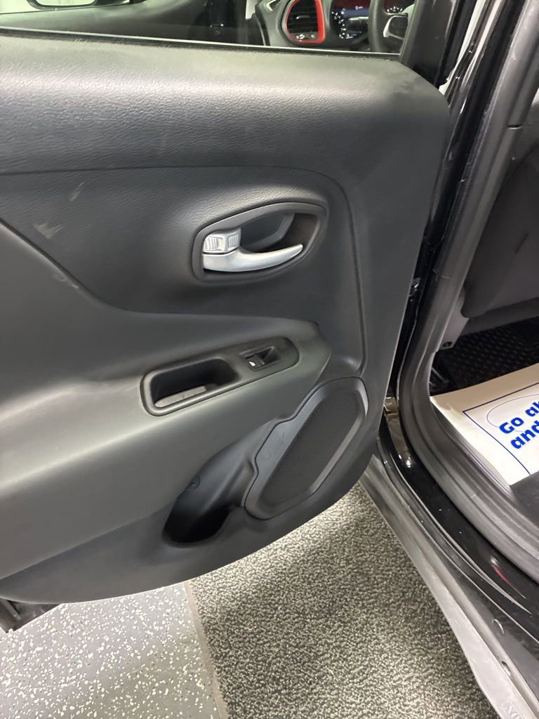 Used 2023 Jeep Renegade Trailhawk w/ Trailer Tow Group image 23