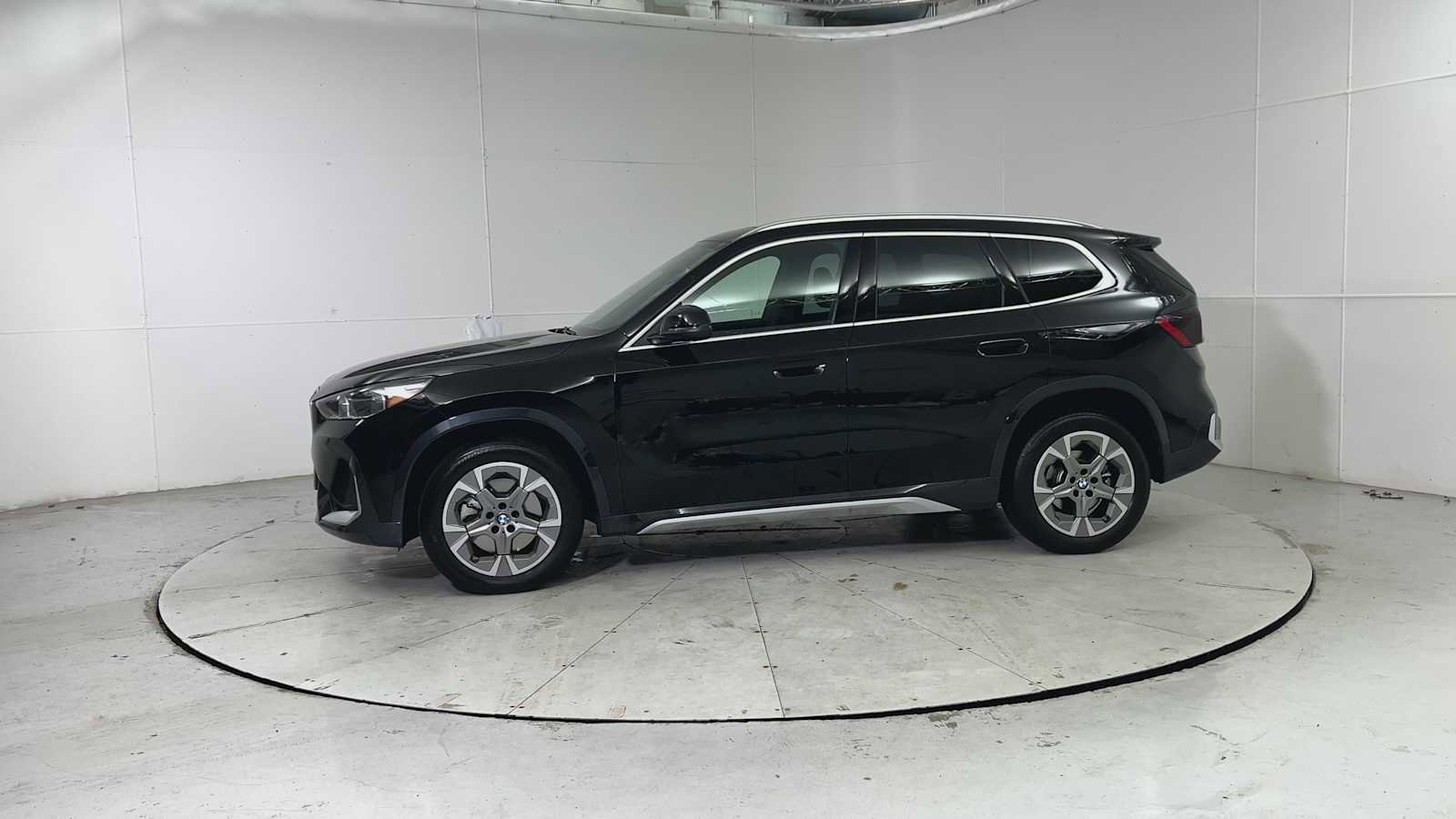 Used 2025 BMW X1 xDrive28i w/ Convenience Package image 5