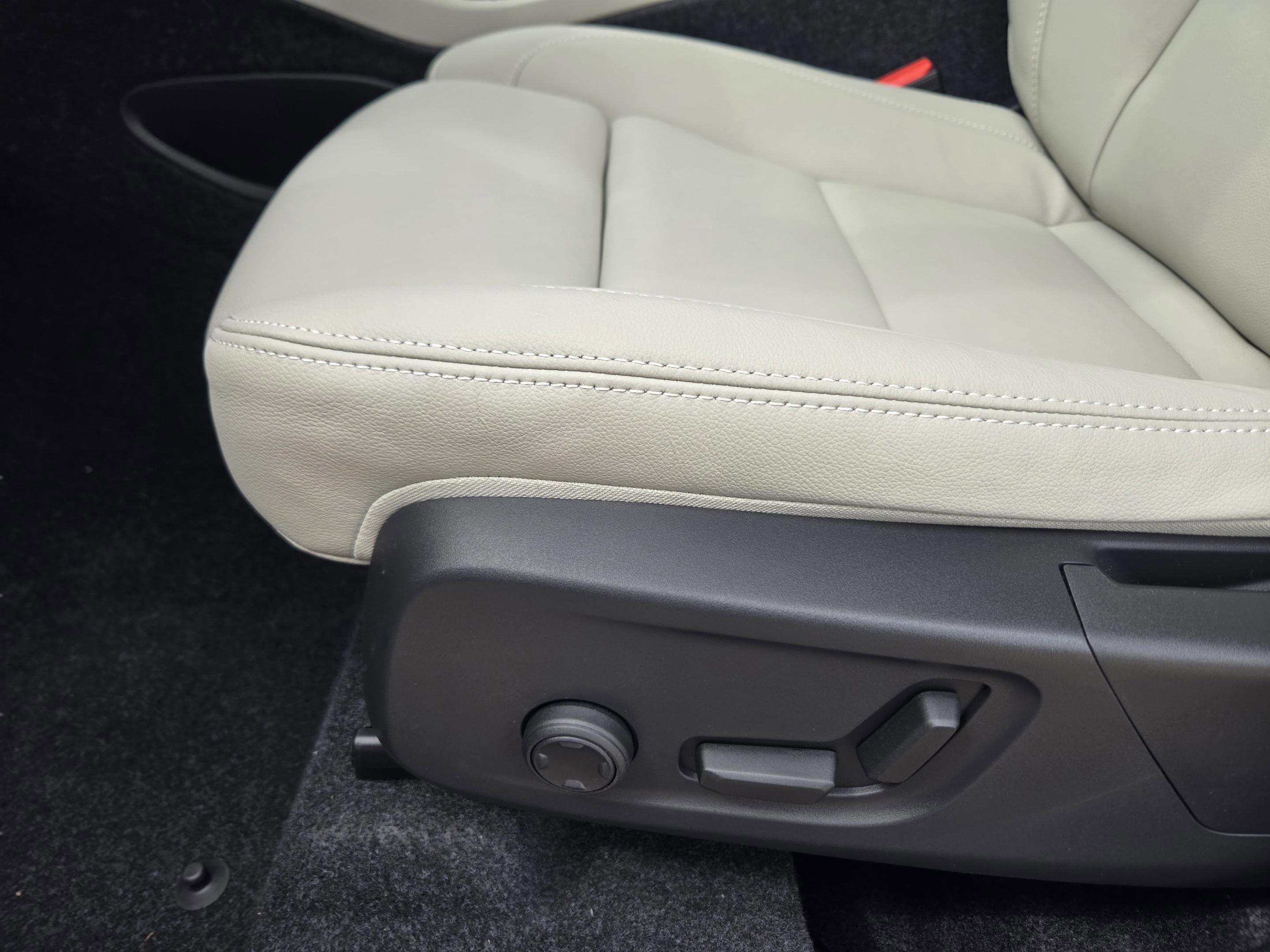 New 2026 Volvo XC40 B5 Ultra w/ Protection Package Premier AWD/4WD image 20
