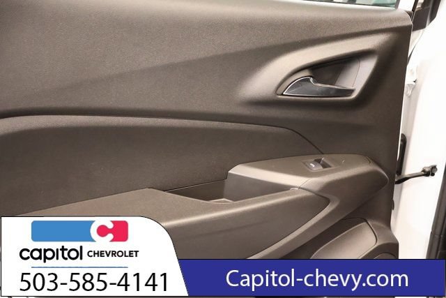 Used 2024 Chevrolet Trax RS w/ Sunroof Package FWD image 27