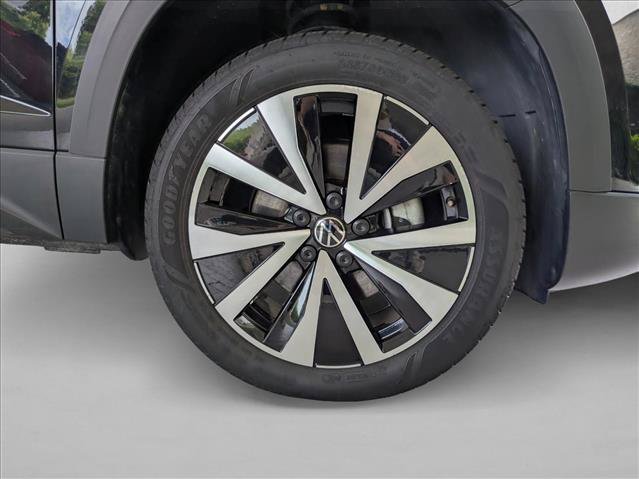 Used 2024 Volkswagen Taos SE FWD image 21