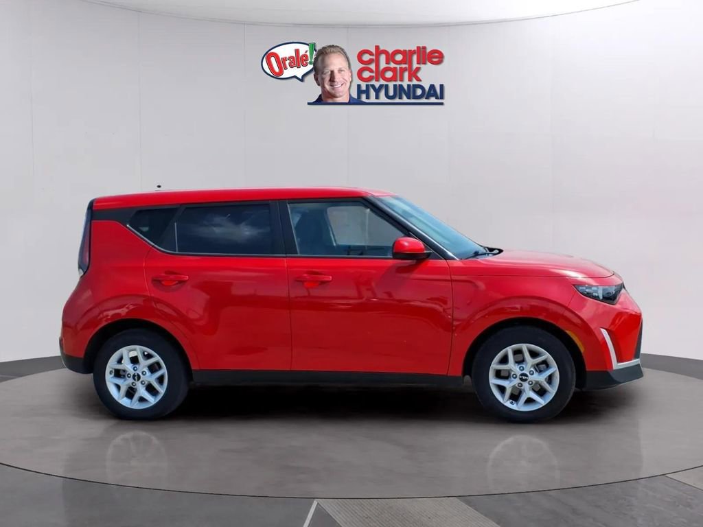 Used 2025 Kia Soul LX w/ LX Technology Package FWD image 6