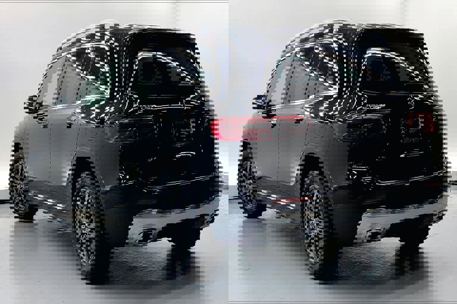 Used 2025 Mercedes-Benz GLB 250 image 3