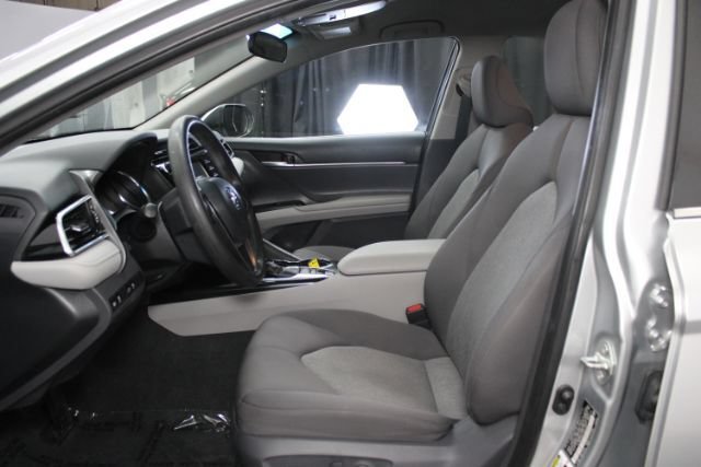 Used 2018 Toyota Camry LE FWD image 10