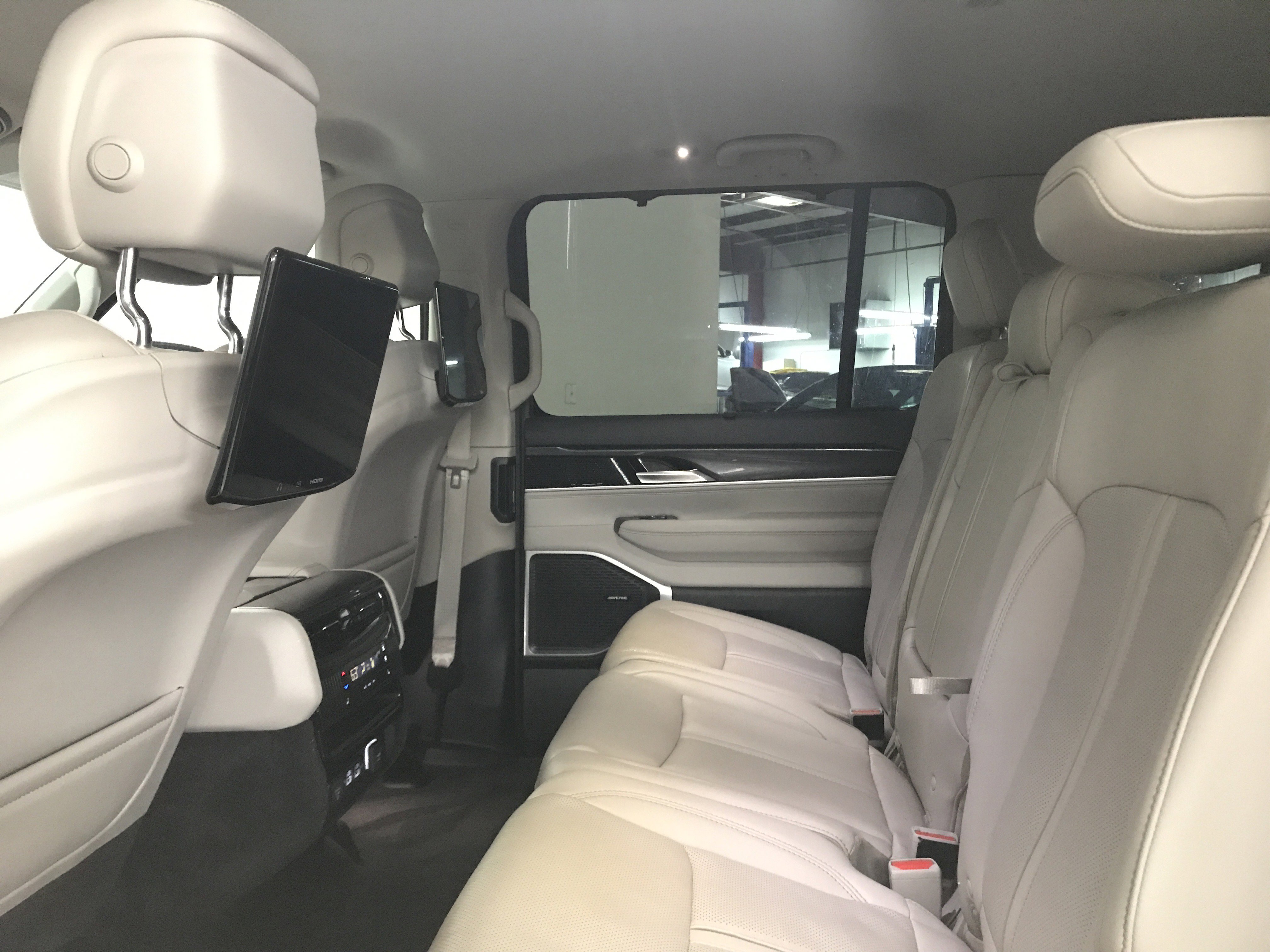 Used 2023 Jeep Wagoneer 2WD w/ Convenience Group I image 9