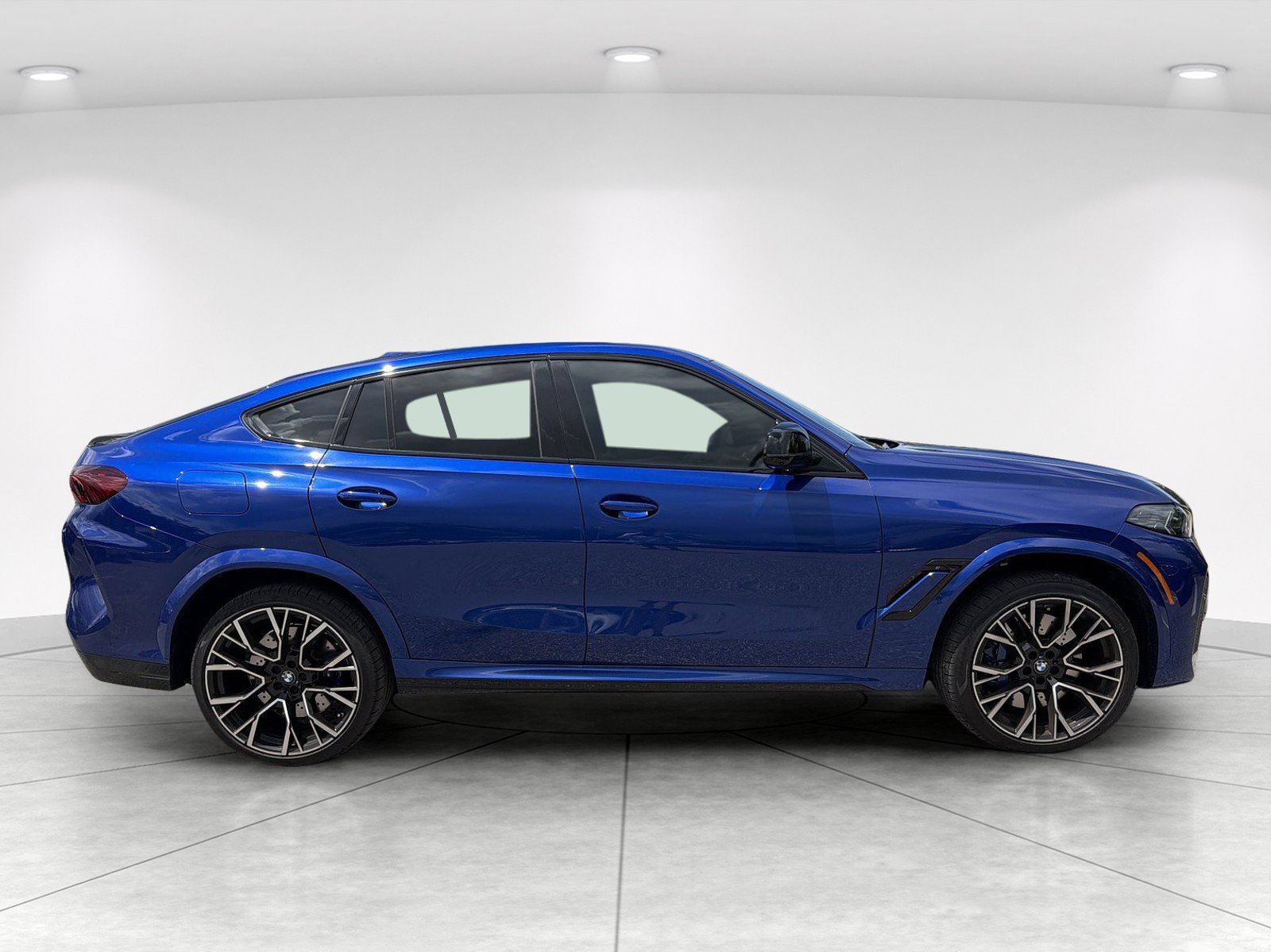 Certified 2025 BMW X6 M Competition w/ Executive Package AWD/4WD image 3
