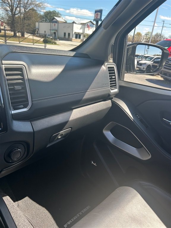 Used 2024 Nissan Frontier SL RWD image 12