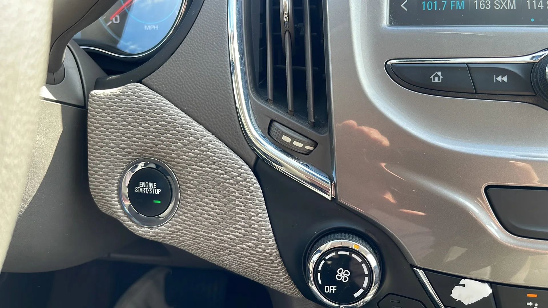 Used 2017 Chevrolet Cruze LT w/ Convenience Package image 24