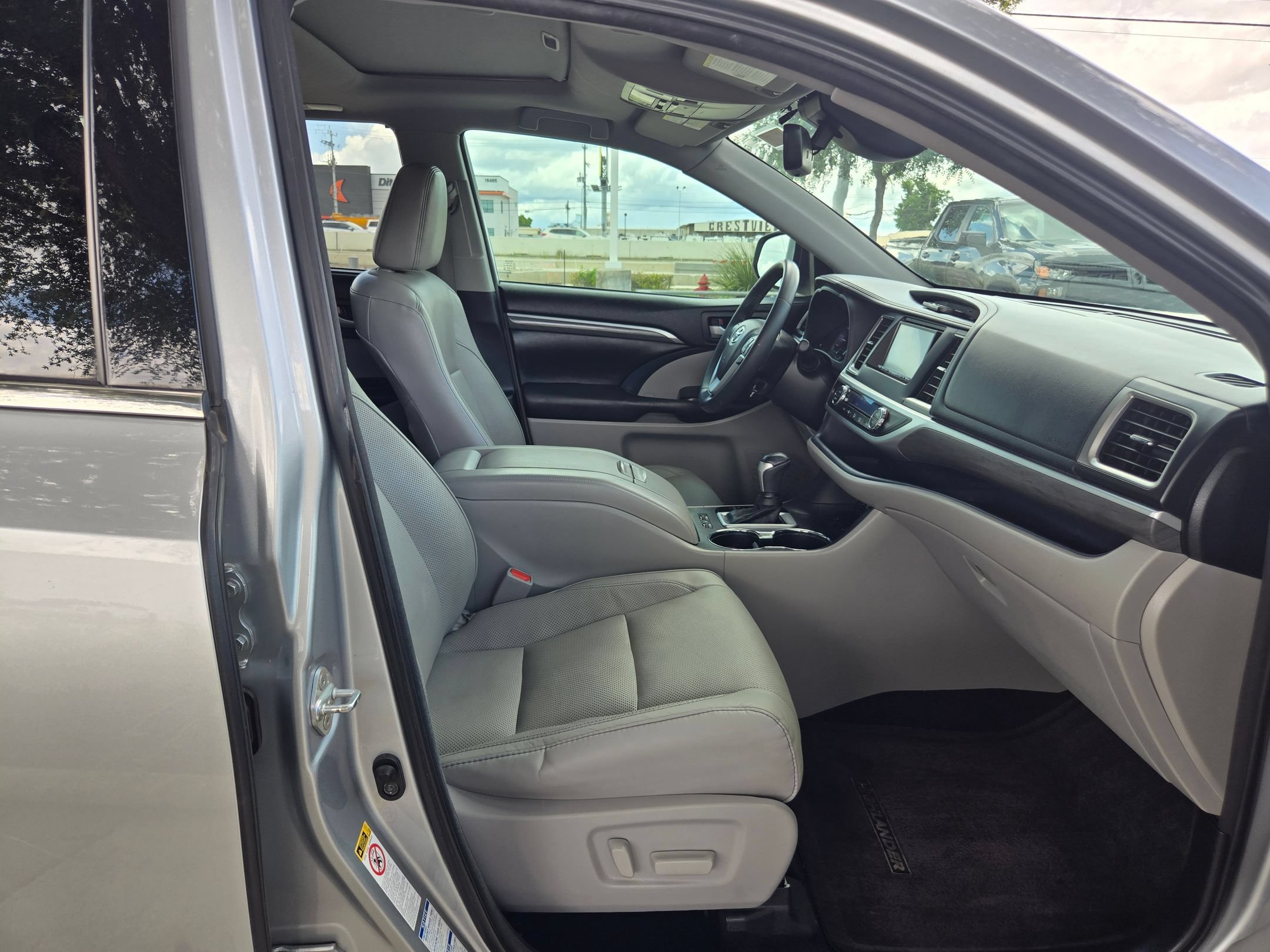 Used 2018 Toyota Highlander Limited w/ Carpet Mat Package (TMS) AWD/4WD image 24
