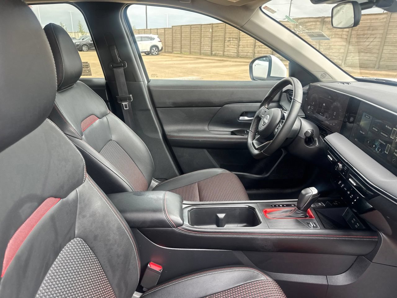 Certified 2025 Nissan Kicks SR FWD image 31